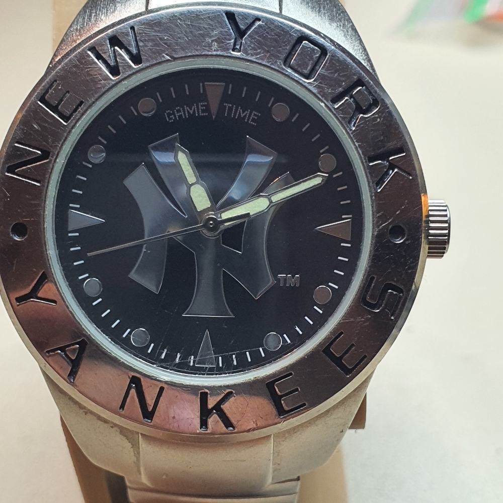 10/$20 2008 Game Time NewYork Yankees Silver/Black Stainless Steel Men's Watch